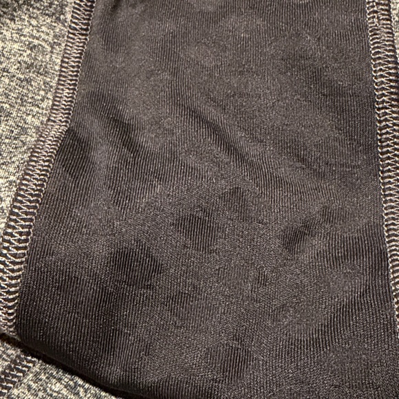 Rabbit supersoft running leggings in heathered green and dark gray (L) - EUC! - Picture 3 of 11